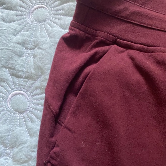 Lululemon burgundy Jogger Pants size 8 for women’s - Picture 9 of 12